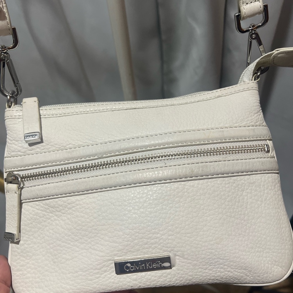 Calvin Klein Cream Shoulder Bag with Elegant Design - Picture 2 of 12